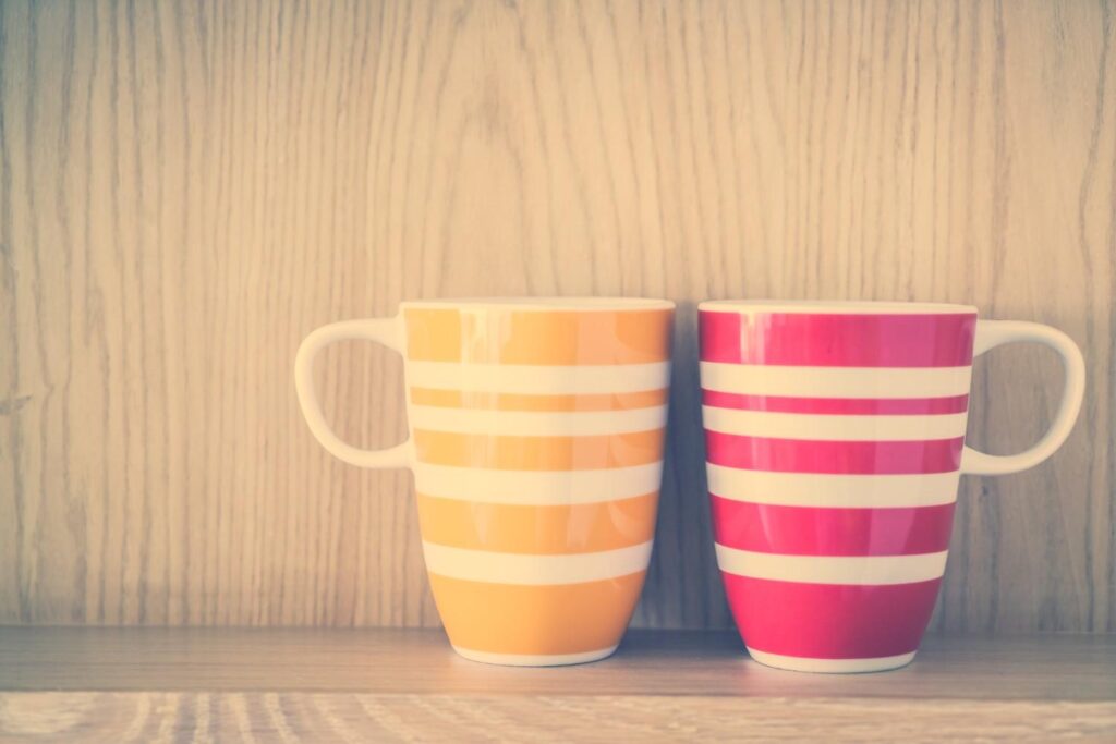 Ceramic mugs with beautiful colors for an Eid gift.