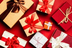 Date gift boxes.